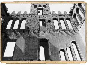 Interior del Castell de Torre Baró